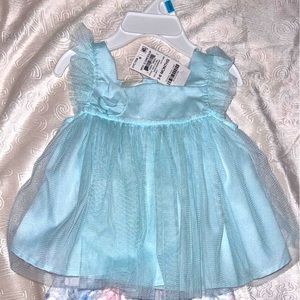 Baby girl 2 piece
Beautiful set for baby girl I loved!!! 3-6 Months